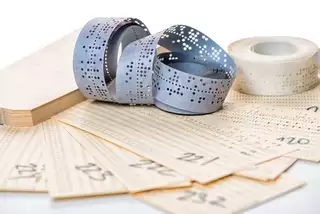 Lochkarten und Lochstreifen - Das Speichermedium von CIM;
erklärt von Keynote Speaker Digitalisierung - Johann Hofmann